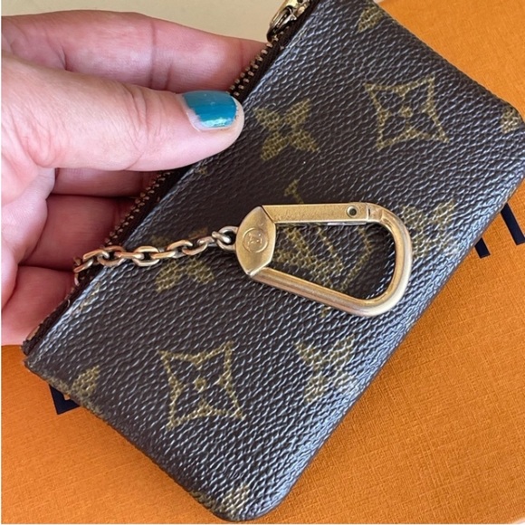 Authentic Louis Vuitton coins purse🤎🤎🤎💛 - Picture 12 of 14